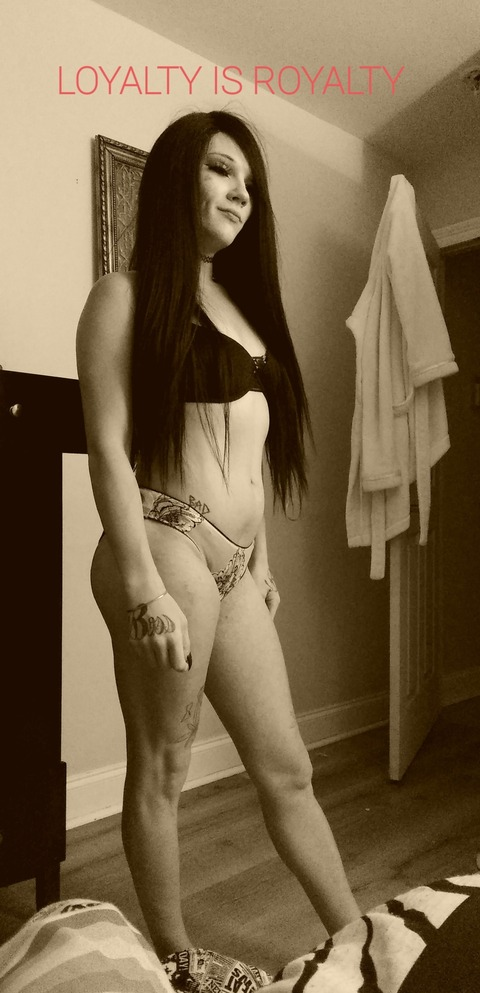 Chloe Head @headchloe01 cover picture