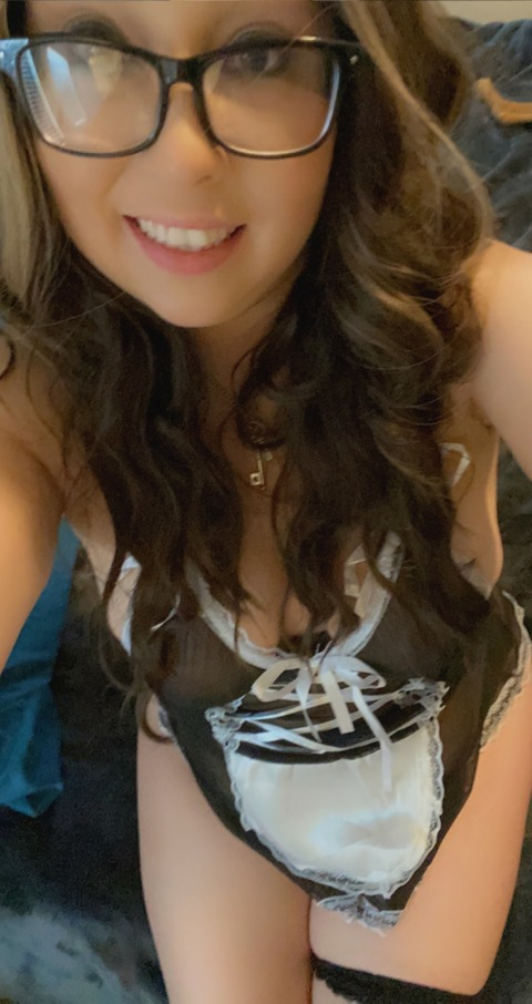 April @helpmepaymybillslol cover picture