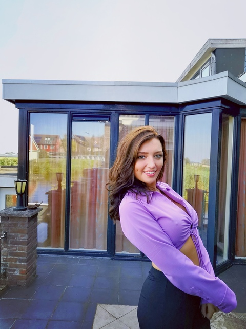 Eve Soraya @heyitseve cover picture