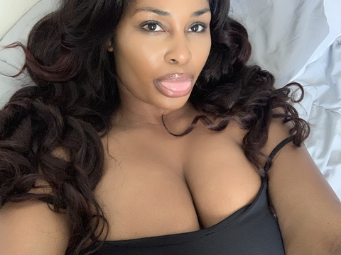 omg chi @heyychi cover picture