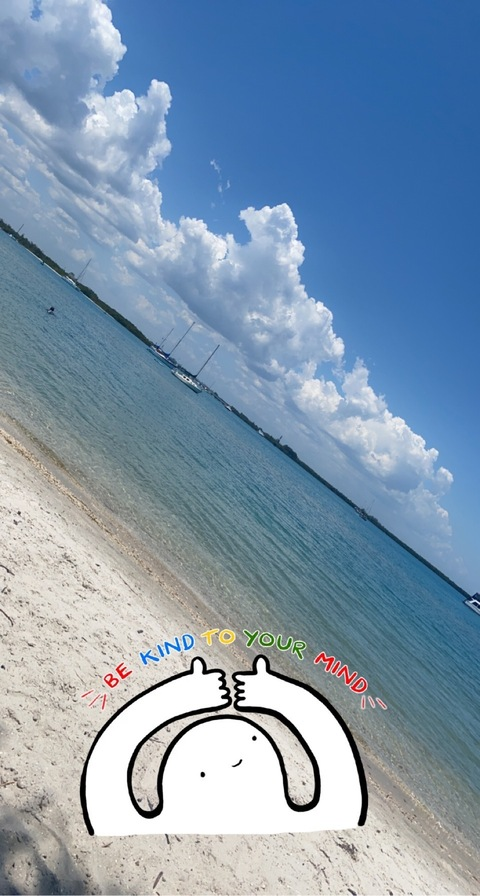 Holly✌️ @hollybabieeee cover picture