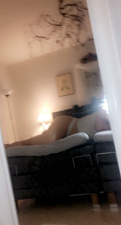 Ida @ih2002 cover picture