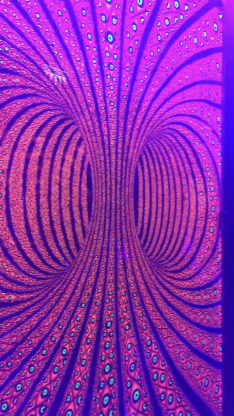 Mekayla @isthatreallyher cover picture