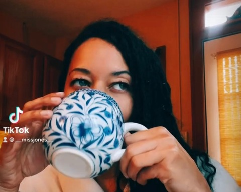 Ms. Jones @itsms.jones cover picture