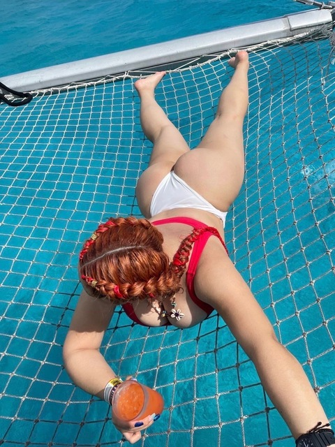 Itzelbeltran @itzelchuky cover picture