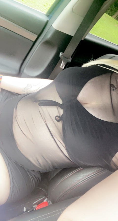 Mia @itzzonlymb cover picture