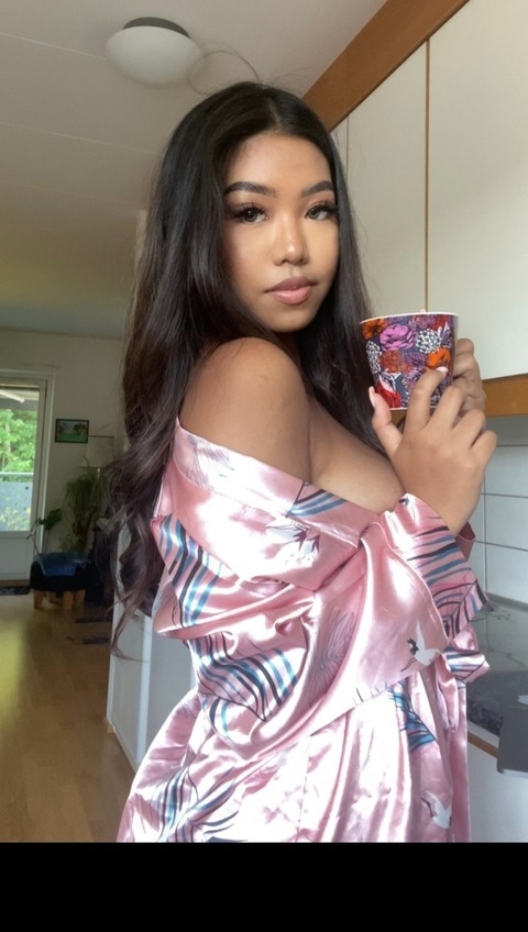 Jasmin Ling @jasminlingxx cover picture