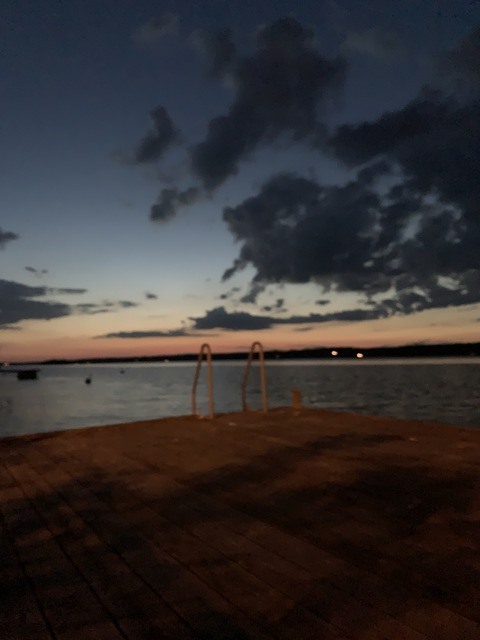 Julie @juliees cover picture