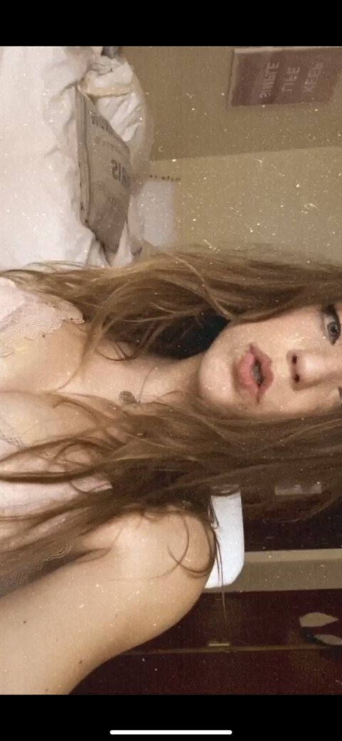 Ana Álvarez @justmeana cover picture