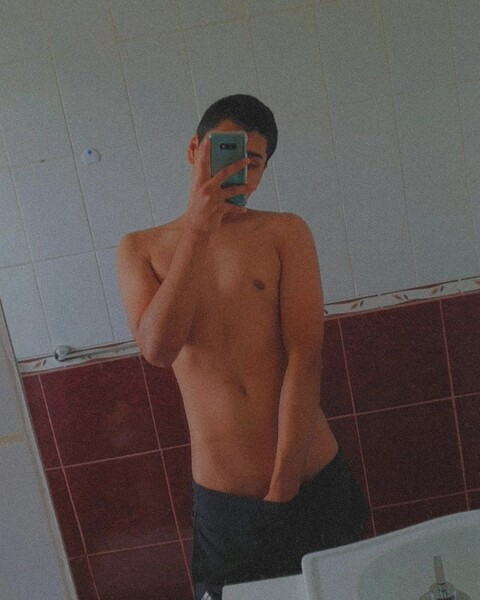 Frank @justmeandmypage cover picture