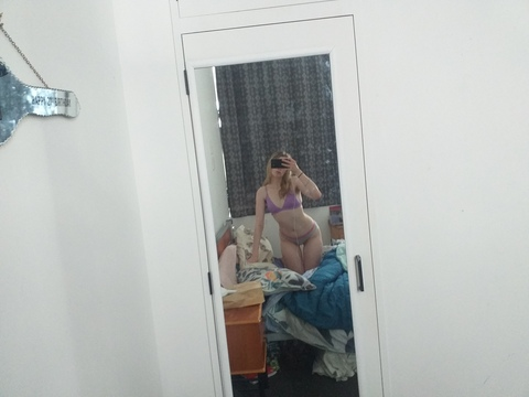 Kara -leigh @kara_lee cover picture