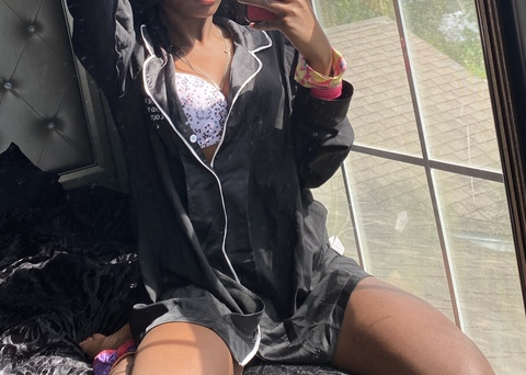 Kat @kattty cover picture