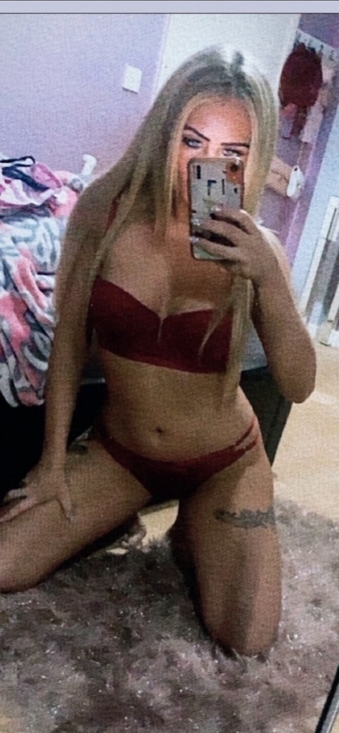 Kayleigh bateman @kaybaexx cover picture