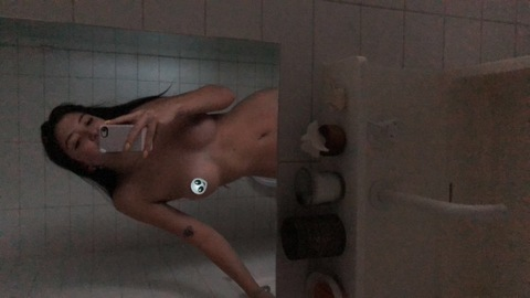 Kitchy @kitchycoosarah cover picture