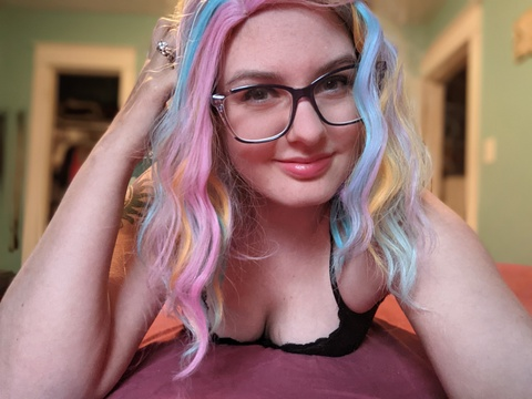 Kitten @kittenisverytired cover picture