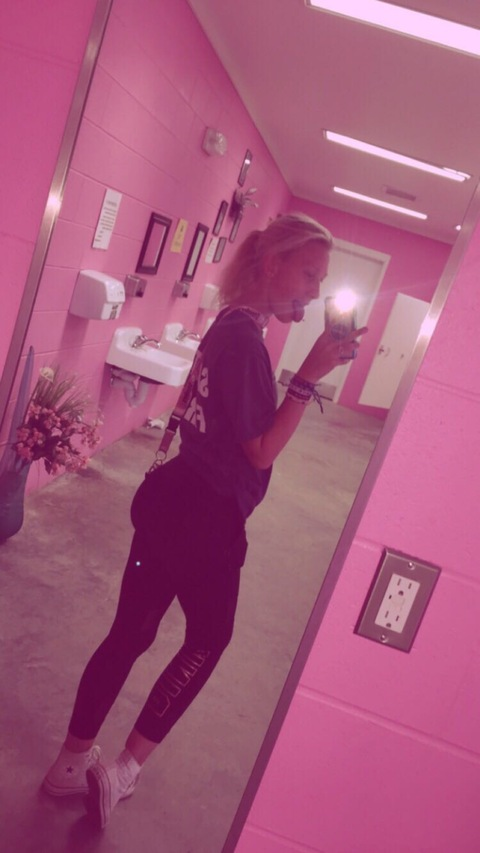 Kira Johns @kkrazykira cover picture