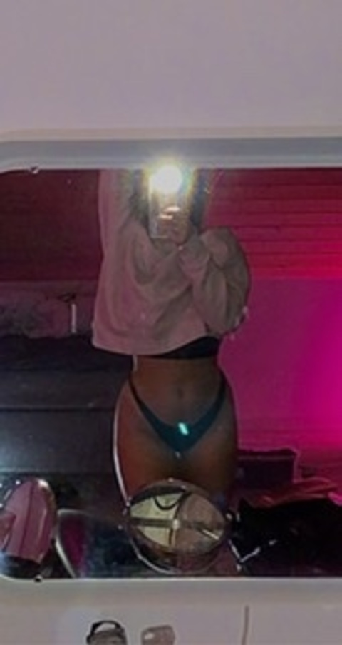 Laila Anderson @lailaanderson cover picture