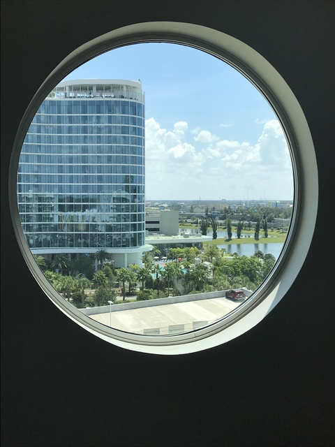 laura @lauraelizaa cover picture