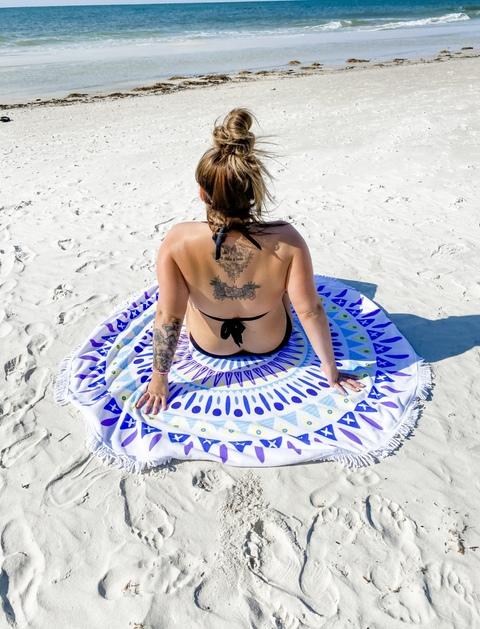 Hailey @leohails cover picture