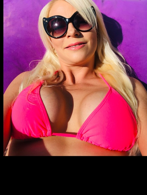 Melissa  Ferris @lexylissa cover picture