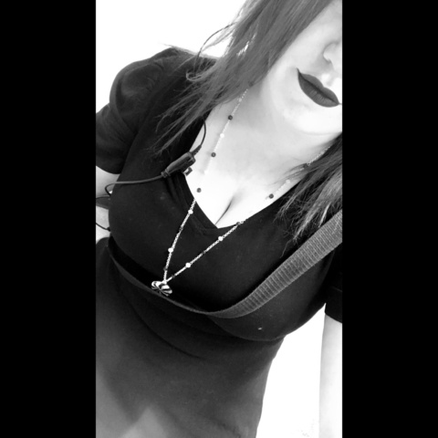 little red 💄 @little.r3d cover picture