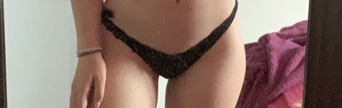 Livia Bee @liviabee cover picture