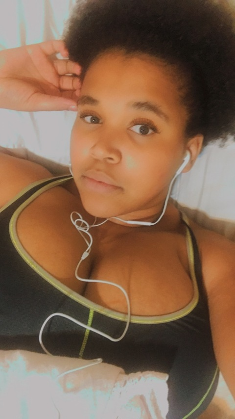 keyaria robbins @lovelyass cover picture