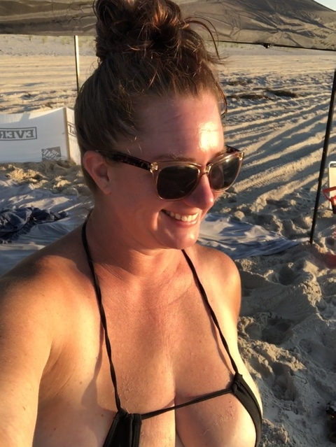 Happy House Wife @makingdinner cover picture