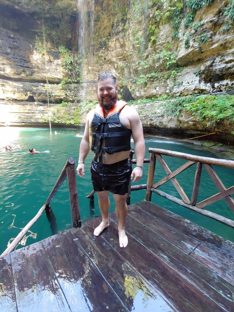 DJ @marriedfuninthesun cover picture