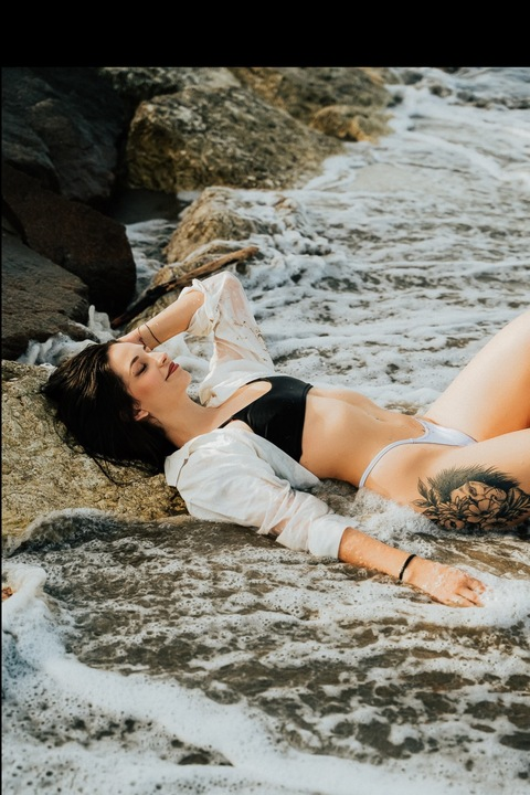 Martina Cric @martinacriconia cover picture