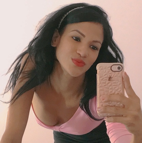 Mia @mianicholet cover picture