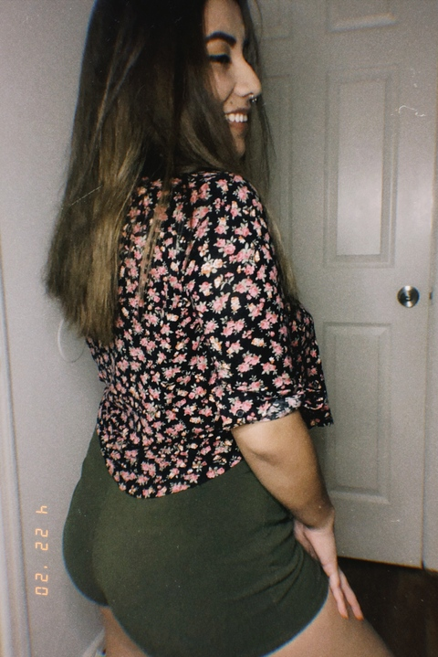 Michelle M @michellee21 cover picture