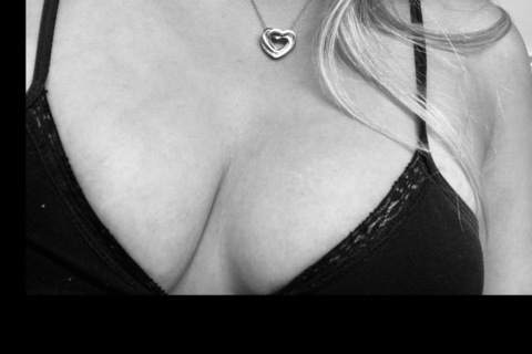 Brunette beauty🔥 @miss.fire cover picture