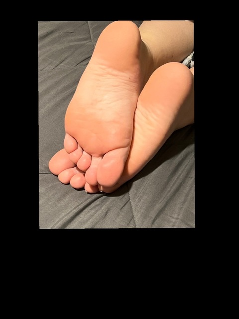 RoxyBee @missroxybee cover picture