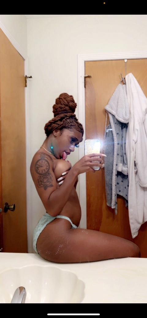 Monique @mobarbie69 cover picture