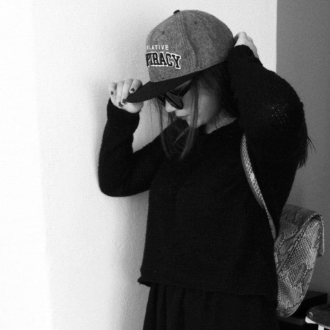 Moa @molov cover picture