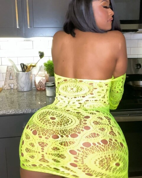 Moriah Mills @moriahmils cover picture