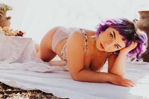 Moriene May @morienemay cover picture