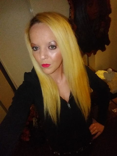 ASHLEY @newfiegirl cover picture