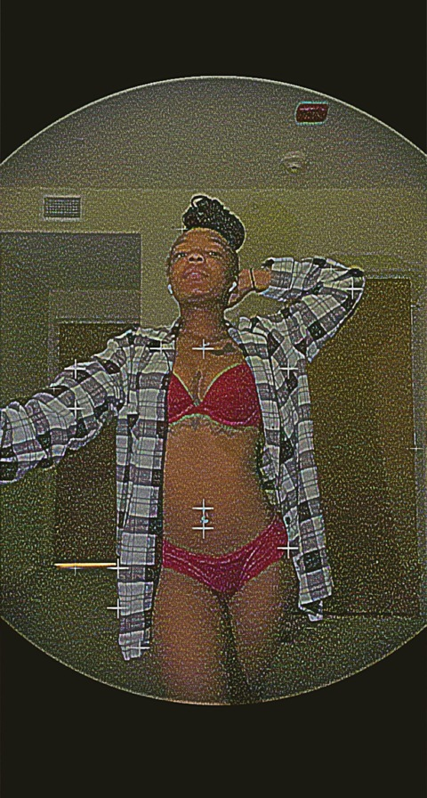 Monaee @niquemonae cover picture