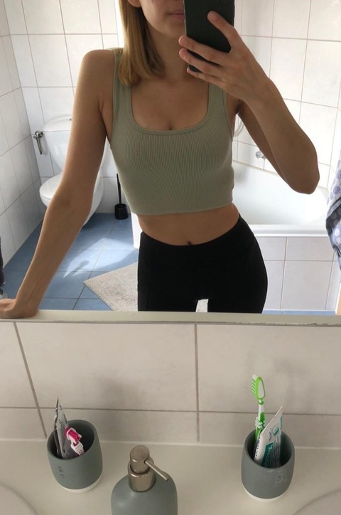 Olivia @olivmoliv99 cover picture