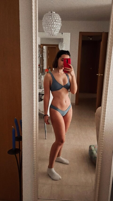 Silvia @pettitesilvia cover picture