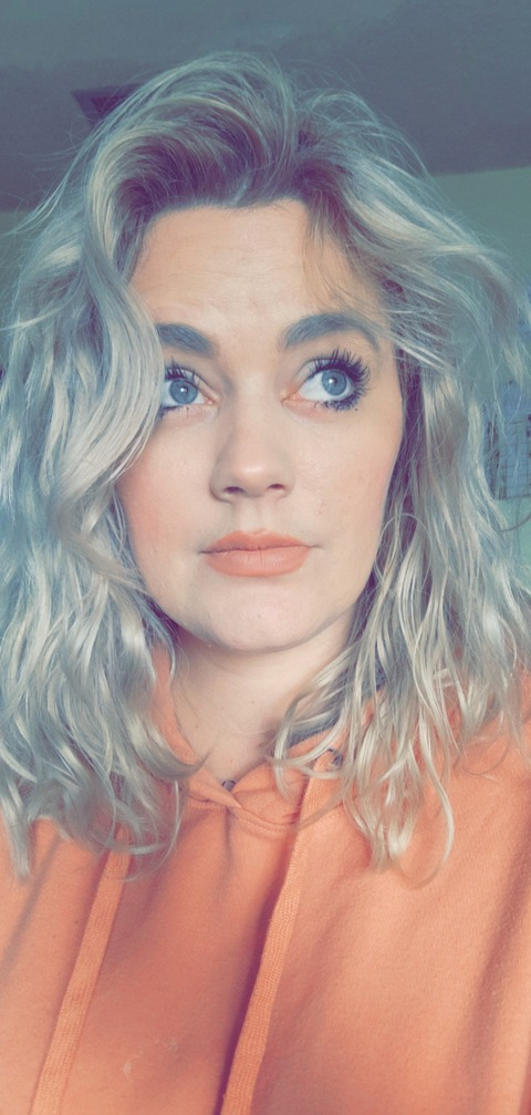 Christina @pillowxoxoprincess cover picture