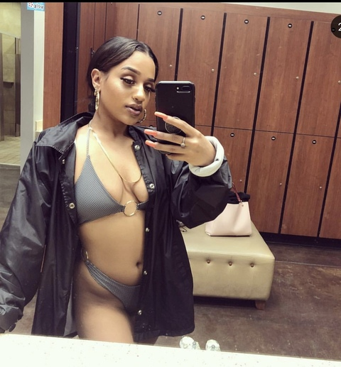 Tiny @princesseve cover picture