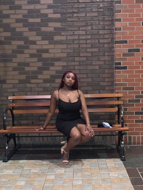 Queen Lia @queenlia cover picture