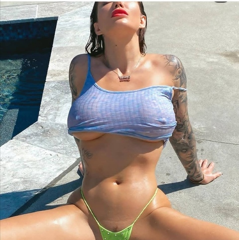 Queenlucy @queenlucy cover picture