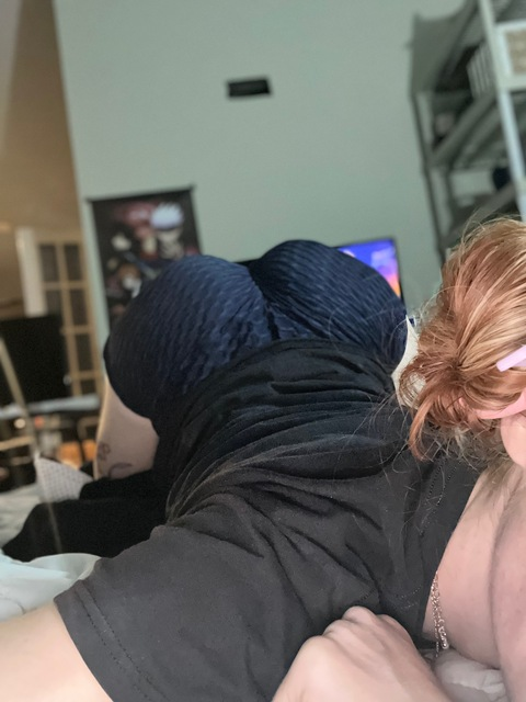 Brooklyn Mahoney @redheadedapplebottom cover picture