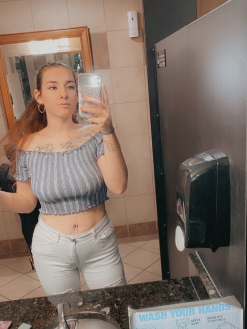 Rhianna Rose 🌹 @rhiannarosee3 cover picture