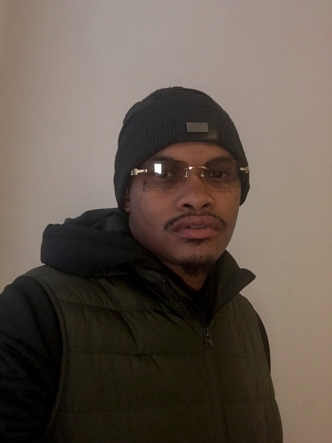 RobertB32 @robertb1987 cover picture