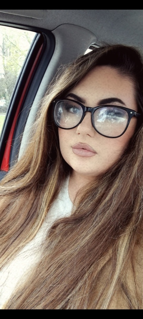 Rosalyn @rosalyn98 cover picture